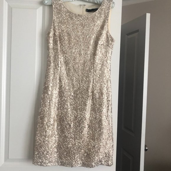 Chetta B Dresses & Skirts - Chetta B  cream and gold sequined dress size 6
